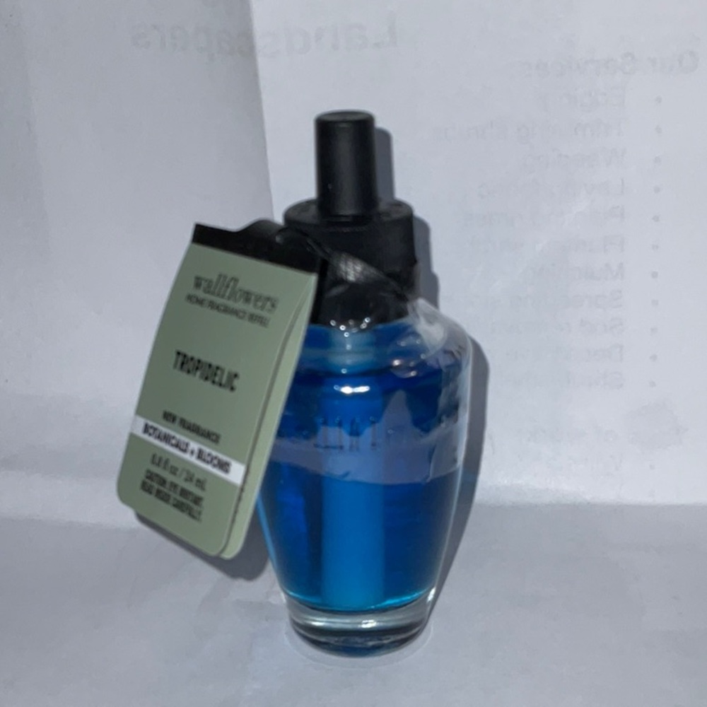 Bath & Body Works Wallflower refill Bulb TROPIDELIC NEW - Picture 2 of 2